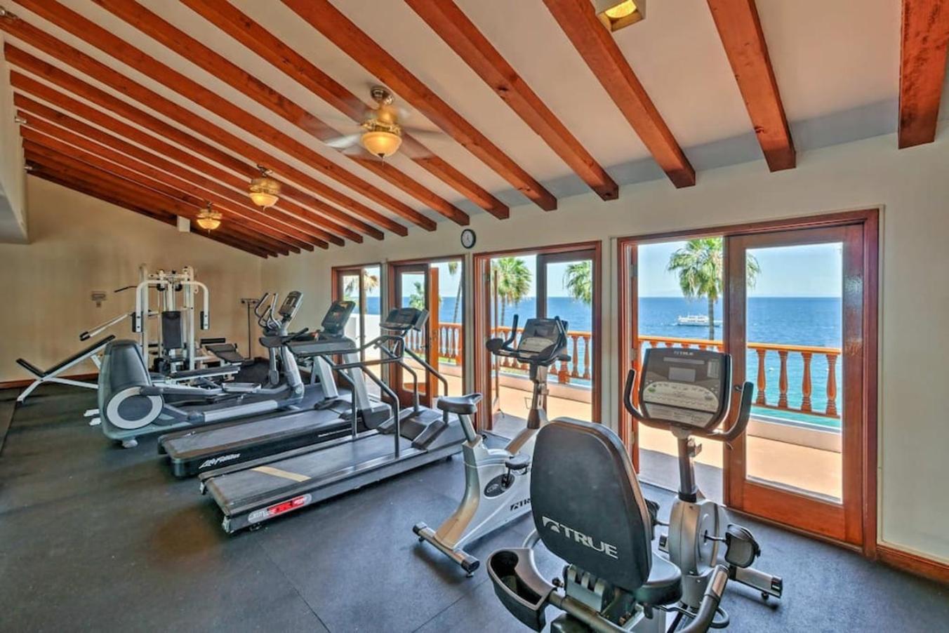 Lux Oceanfront Villa With Breathtaking Views アバロン エクステリア 写真